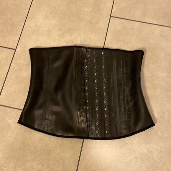 Ann Mitchell woman’s latex corset - Picture 1 of 13